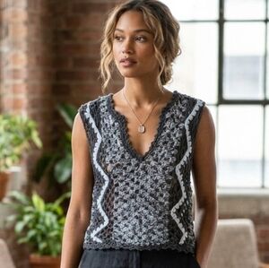 Chelsea & Violet Navy Blue boho V-Neck Knit Crochet Cover Up Crop Top Size L